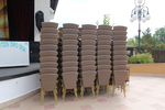 Стифиращи столове от ратан за малък хотел